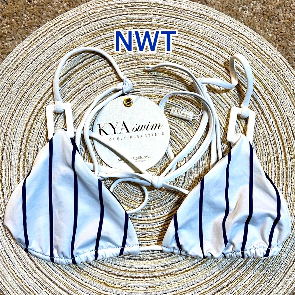 NWT (XS) itsybitsy reversible navy white stripe rectangle white hardware scrunch